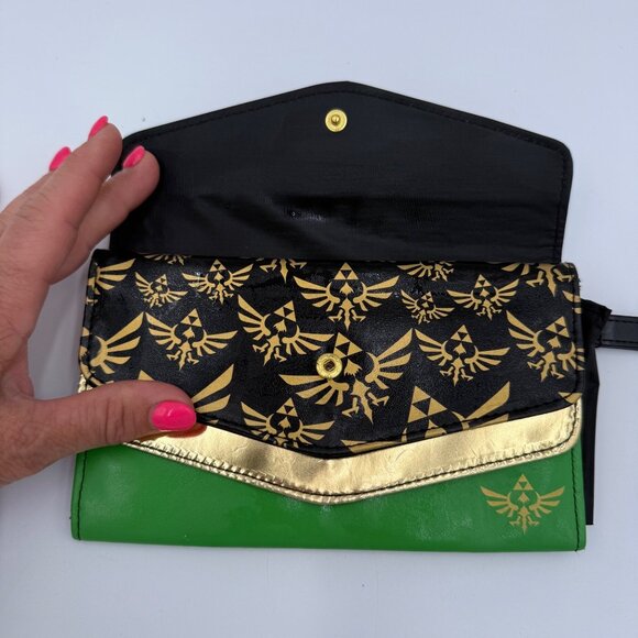 Legend of Zelda: Skyward Sword Themed Tri-fold Wallet Link & Wingcrest Emblem - Picture 3 of 13